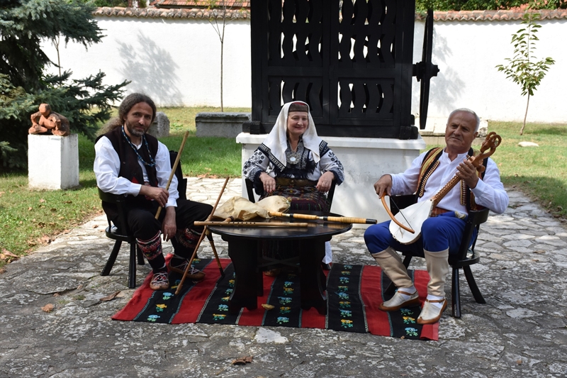 Концерт ЖИВА БАШТИНА у јубиларној 10. „Музичкој башти“ 